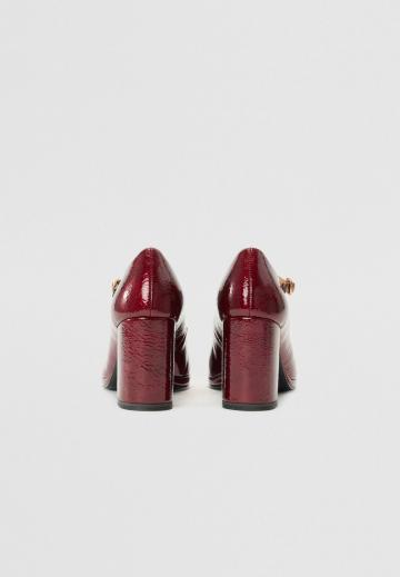 Туфли с высоким носом