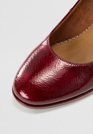 Туфли с высоким носом