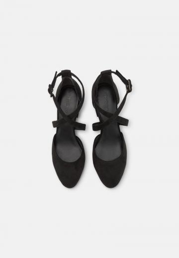 Туфли с высоким носом