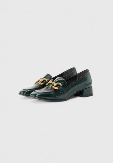 Туфли с высоким носом