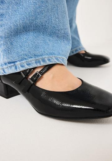 Туфли с высоким носом