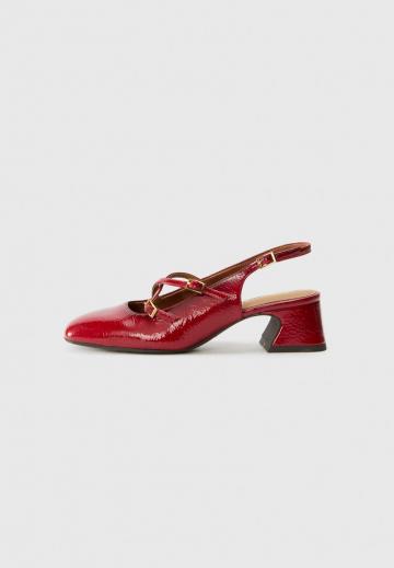 Туфли с ремешком