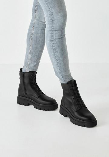 Ботинки на шнуровке