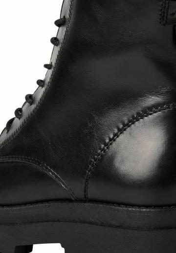 Ботинки на шнуровке
