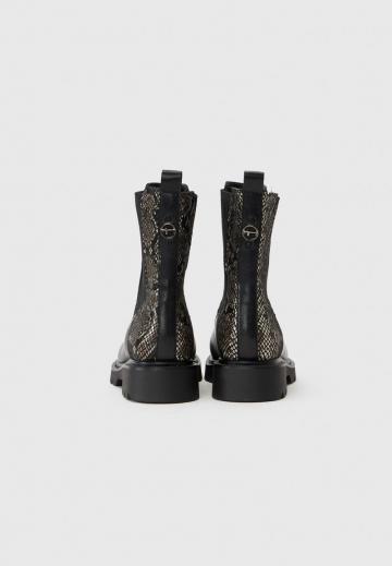 Сапожки на танкетке