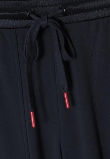 Брюки с накладными карманами