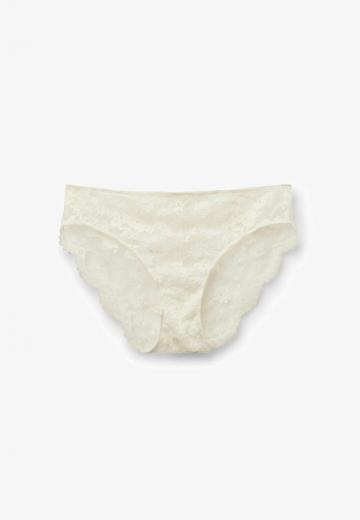 Трусы на бедрах