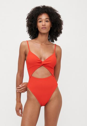 Слитный купальник