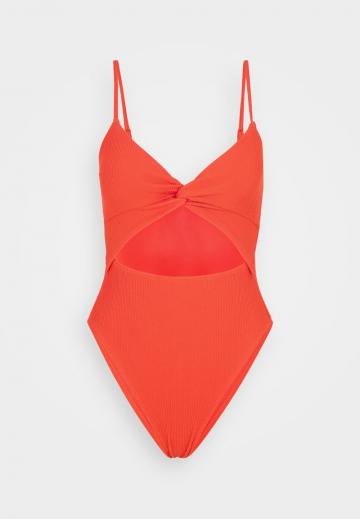 Слитный купальник