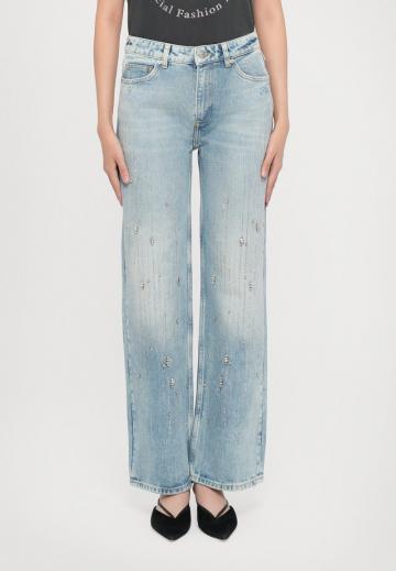 Прямые джинсы