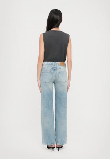 Прямые джинсы