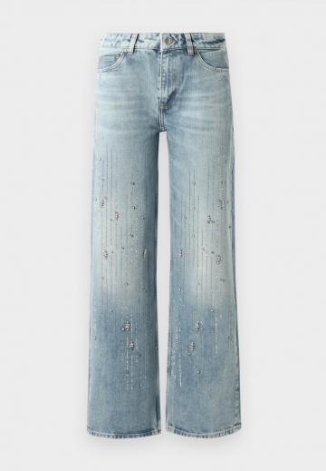 Прямые джинсы