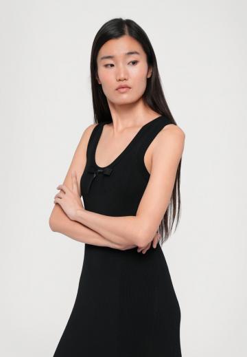 Вязаное платье