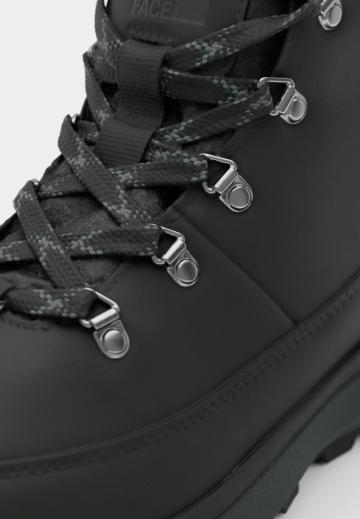 Походные ботинки