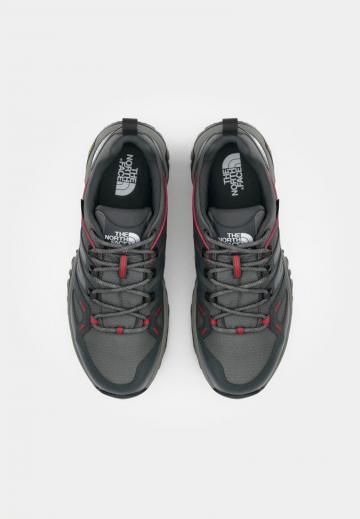 Походные кроссовки