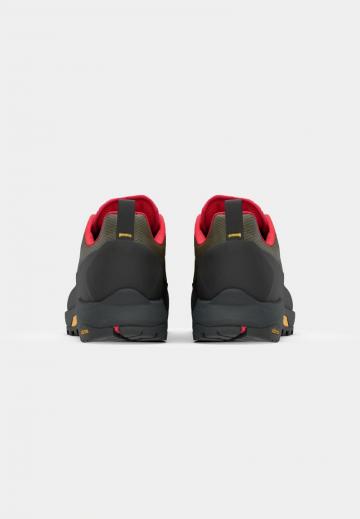 Походные кроссовки