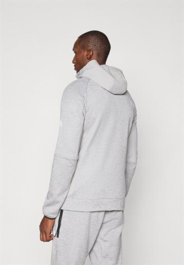 Спортивная кофта