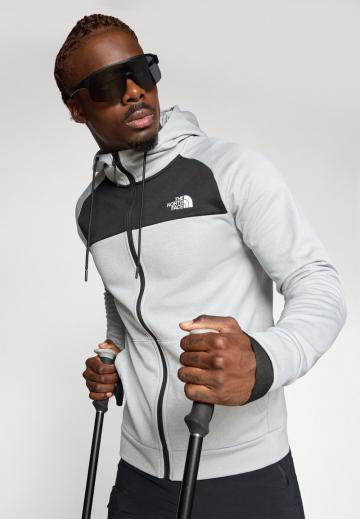 Спортивная кофта