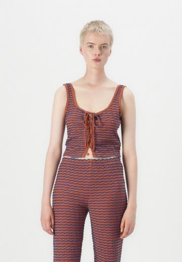 Короткая куртка