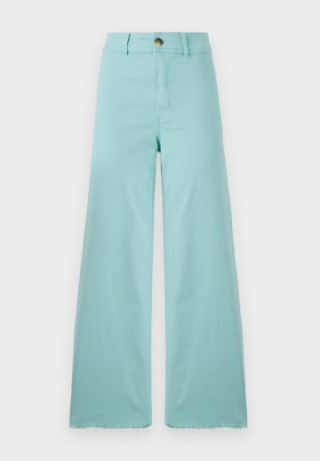 Клешеные джинсы