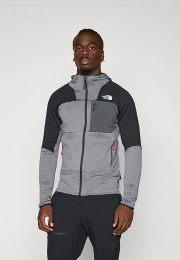 Спортивная кофта