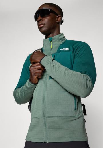 Спортивная кофта