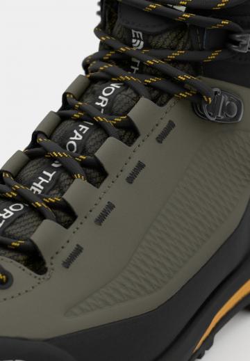 Походные ботинки