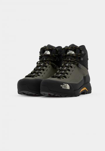 Походные ботинки