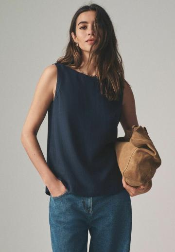 Блузка без рукавов