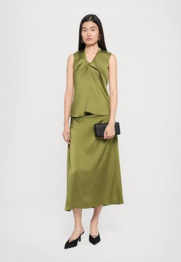 Блузка без рукавов