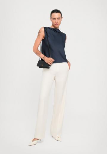 Блузка без рукавов