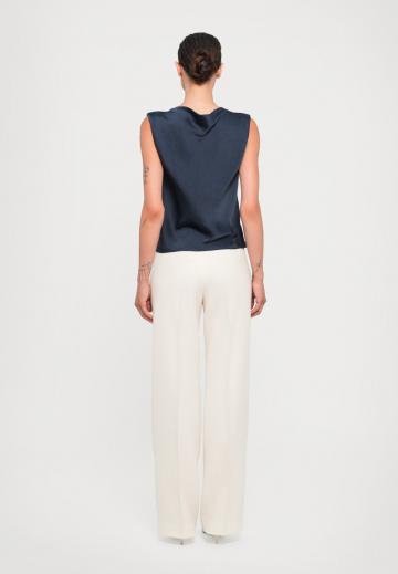 Блузка без рукавов