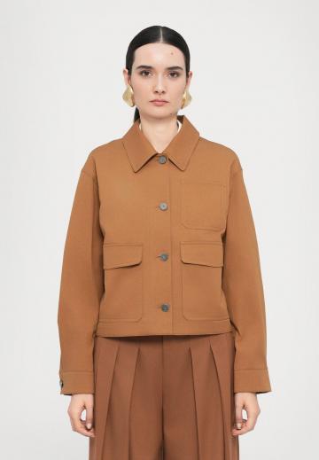 Блейзер с накладными карманами