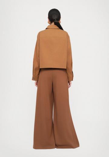 Блейзер с накладными карманами