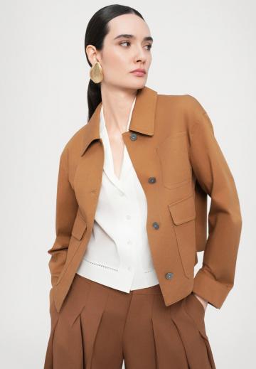 Блейзер с накладными карманами