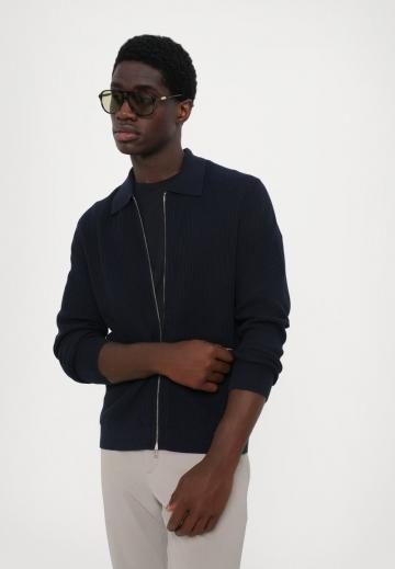 Вязаная кофта