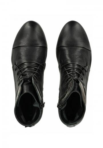 Ботинки на шнуровке