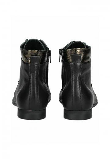 Ботинки на шнуровке