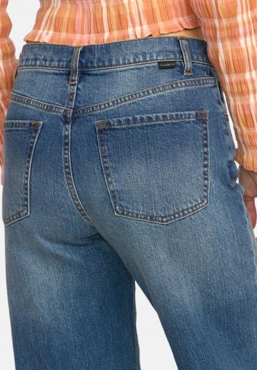 Прямые джинсы