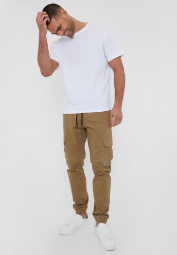 Брюки с накладными карманами