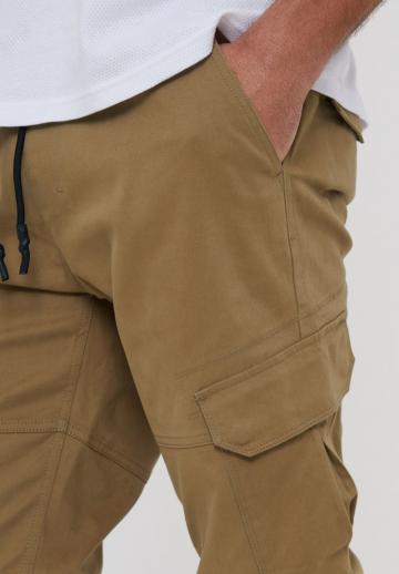 Брюки с накладными карманами
