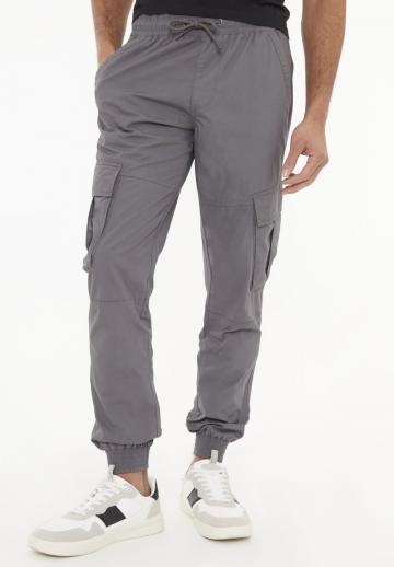 Брюки с накладными карманами