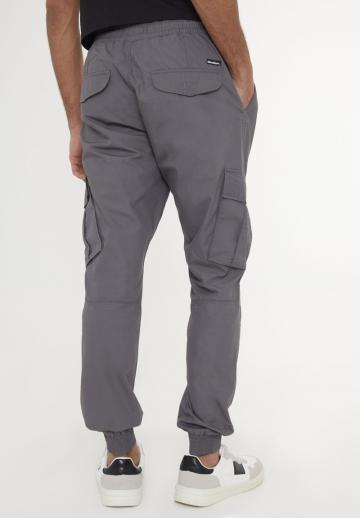 Брюки с накладными карманами