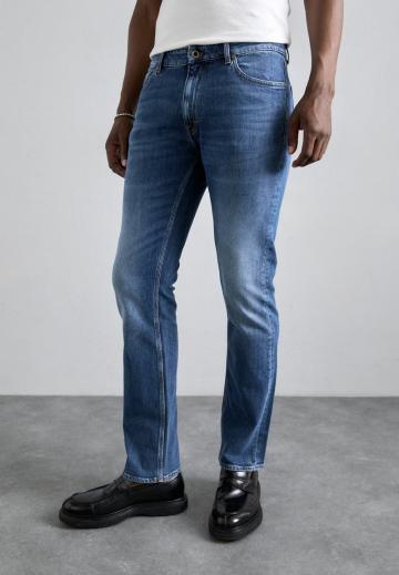 Прямые джинсы