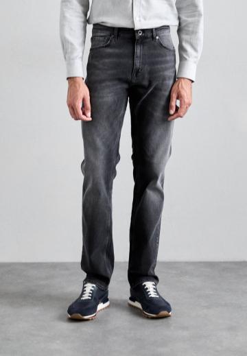 Прямые джинсы