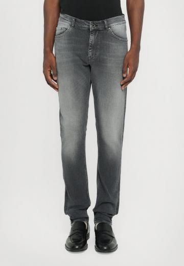 Узкие джинсы