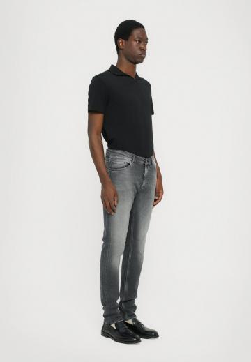 Узкие джинсы