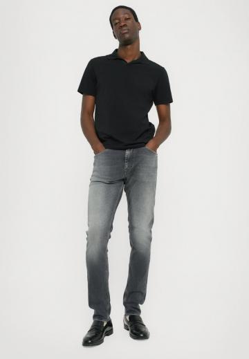 Узкие джинсы