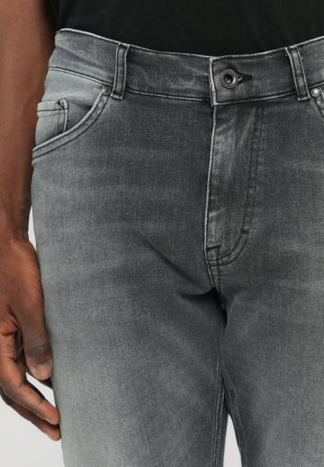 Узкие джинсы