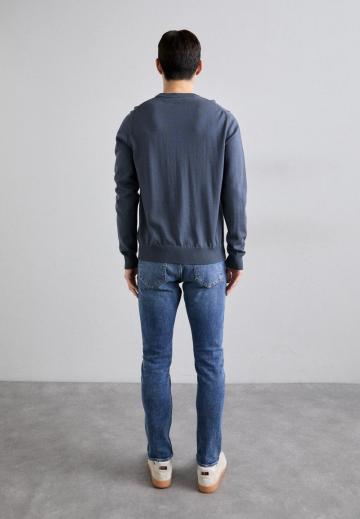 Узкие джинсы